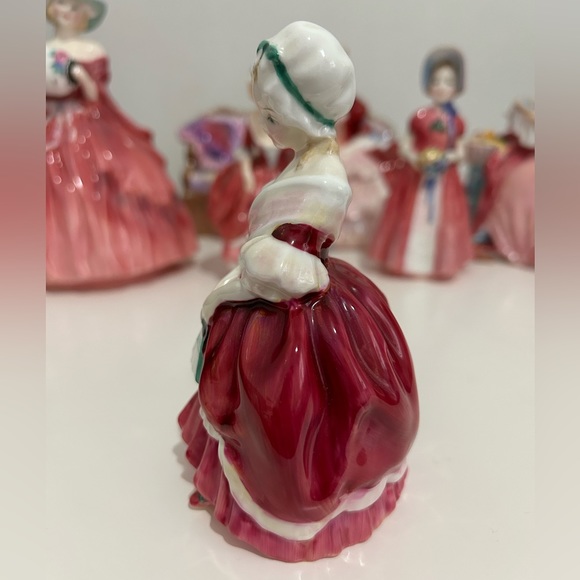 Royal Doulton Vintage Figurine Peggy - Picture 4 of 6